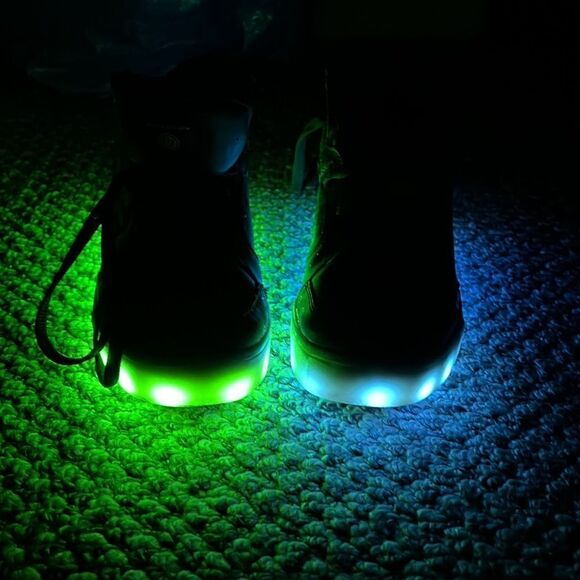 👟 Sketchers Boys Size 5 Light Up Shoes 👟 - Picture 3 of 8